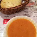 Yıldız Turkish Restaurant & Bar ユルディズ トルコレストラン - スープとパン