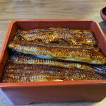 うなぎ亭 友栄 - 厚みのある鰻がぎっしり