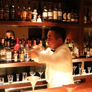 【ベテランバーテンダー】老舗直伝の技と心遣いに酔いしれて