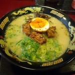 げんこつらーめん物語 - げんこつラーメン　真面目にスープを取ってます