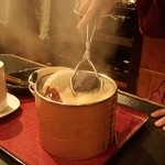 網元の宿 ろくや - 煮物替り　石焼鍋石投入中