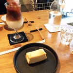 咖喱時々珈琲 ナミヒラ - チーズケーキとカフェオレ