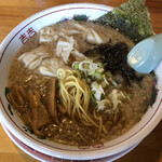 げんこつ屋 - えびワンタン麺。
            870円。