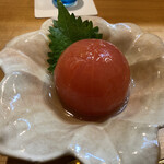 Miraku Oota - 冷やし蒸しトマト。暑い時期にまず欲しくなる逸品。