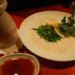 紅緒 - 穴子のお刺身には・・・もちろん日本酒が合いますぅ