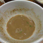 煮干し中華そば 一剣 - 割スープ投入