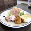 Osteria Lina - 前菜盛り合わせ・・1100円ランチの前菜としては、ビジュアルもキレイでボリュームもあります。