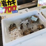 寺泊中央水産 まるなか - 岩カキ