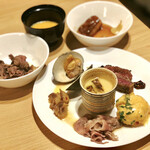 あわら温泉 ホテル八木 - すき焼き、しゃぶしゃぶ、海老マヨ、松茸茶碗蒸し、大あさりの酒蒸し、角煮、牛カツ、モツ煮