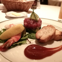 ウルフギャング・ステーキハウス 福岡店 - ツナタルタルとシュリンプカクテル