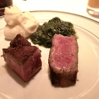 ウルフギャング・ステーキハウス 福岡店 - Tボーンステーキ(左:ヒレ 右:サーロイン)