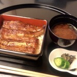 Kameya Issuitei - 旬菜懐石コースの蒲焼(御重)、味噌汁、香の物