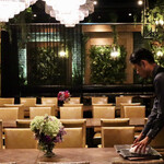 ONE on ONE - ヴィンテージモダンなデザイン空間