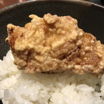 なるみ乃 - 唐揚げオンザライス
            １口では食えない