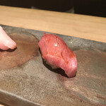 梅の木 - 本日1貫目トロ。