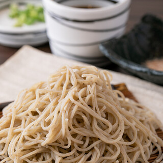 使用精選的國產蕎麥粉。品嘗丹波黑豆飄香的上等蕎麥