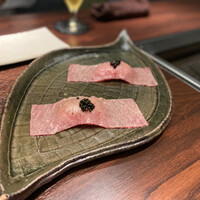 USHIMITSU NISHIAZABU - 炭炙り大判サーロイン握り　〜キャビア乗せ〜