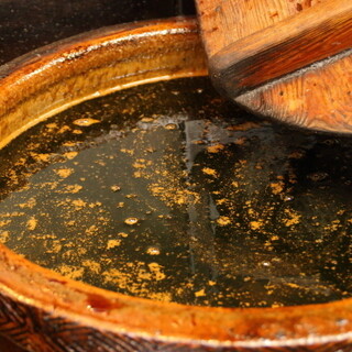 創業当初から継ぎ足しを繰り返し辿り着いた”秘伝のタレ”が自慢