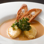 ⑥ Lobster bisque with white fish quenelle