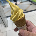 Kuroshio Ichiba - 和歌山みかんソフトクリーム　¥330