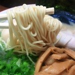 とんとん - 麺はこんな極細で博多らしいもの