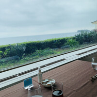 ル・トリアノン - 右手に江ノ島