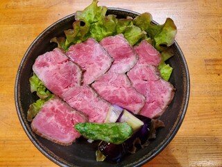 h Yamabiko - 近江牛モモ肉使用ローストビーフ丼税込1870