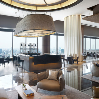 絶景を臨む優美な空間で、他と一線を画すティータイムを味わえる