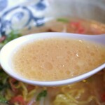 麺屋 八兵衛 - 海老潮豚骨らぁめんのスープ