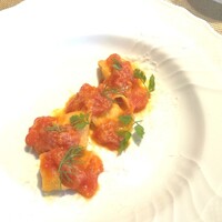 La Brianza - リコッタチーズのカペレッティ、トマトソース、グラナ・パダーノ。トマトソースにフレッシュ感、甘みいい感じ。歯切れのいい卵黄仕立てパスタに包まれたすっきりとしたリコッタチーズ、トマトソースと好相性～美味☆