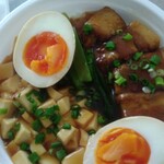 高田家 - 魯肉飯（小）旨い!