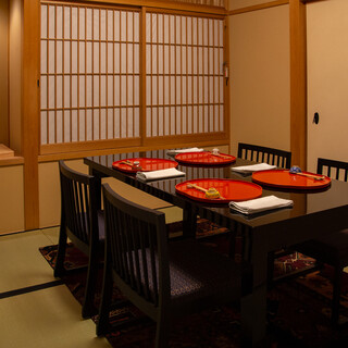 ゆったりと過ごせる完全個室は、晴れの日やお祝いの席にご利用頂いております。