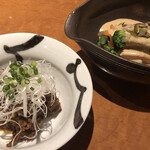 驀仙坊 - 季節野菜の胡麻和えと牛すじ味噌煮