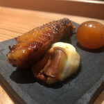 とり茶太郎 - 比内地鶏手羽燻製とキンカン
      スカモルツァチーズ
      