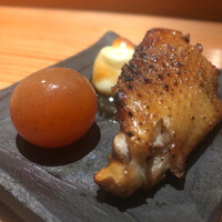 とり茶太郎 - 比内地鶏手羽燻製とキンカン
                    スカモルツァチーズ
                    