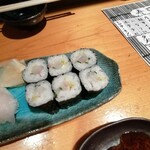 町田酒場 輝一 - 巻寿司は２００円前後。