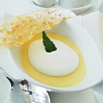 アルチザン・パティシエ・イタバシ - マンゴープリン（無糖のクリームがのってます。）