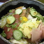 Meirinkan - 海鮮刺身丼（７５０円）　もう少し綺麗に盛り付けて欲しい。。そう思うのは僕だけ。？