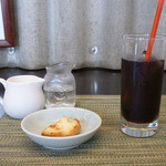 ヴェルデュール - アイスコーヒー＆ラスクです。