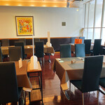 三栗 - コロナ対策で少し雑然としたテーブル席