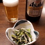 居酒屋 白ヒゲ - お通しと瓶ビール