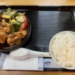 Chuukai Shokuya Tamariba - ラーメン定食の香味揚３個とライス