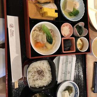 浜松町でおすすめのグルメ情報 ランチビュッフェ をご紹介 食べログ