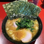 ラーメン 厚木家 - ラーメン700円麺硬め。海苔増し100円。