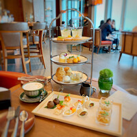 ザ タヴァン グリル＆ラウンジ - 