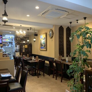 The interior of the store is stylish and relaxing. Great for a wide range of occasions, including lunches and banquets.