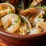 Luxurious Ajillo made with carefully selected seafood