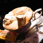 時の回廊 - ルシアンコーヒー。めちゃくちゃ冷たい生クリームのって美味しい(≧∀≦)コーヒー＋ココアのドリンクでダブルの甘さ！