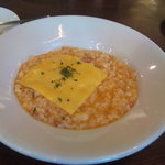 バツ - ベーコンと白いんげん豆のトマトリゾット、チェダーチーズのせ