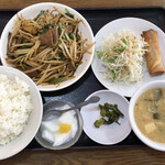 台湾料理　四季紅 - レバニラランチ(ピリ辛)　700円
